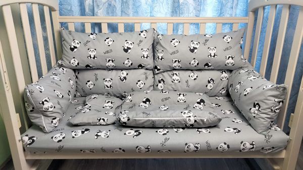 Постельный комплект в детской кроватке - "Панды Hello на сером фоне"