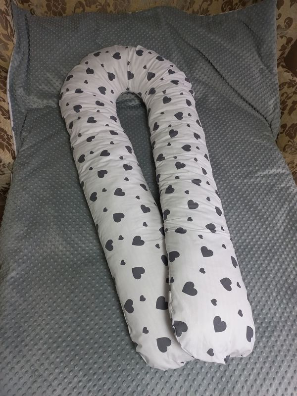 Подушка для комфортного сну кожної людини та вагітних жінок "Серця на білому фоні"