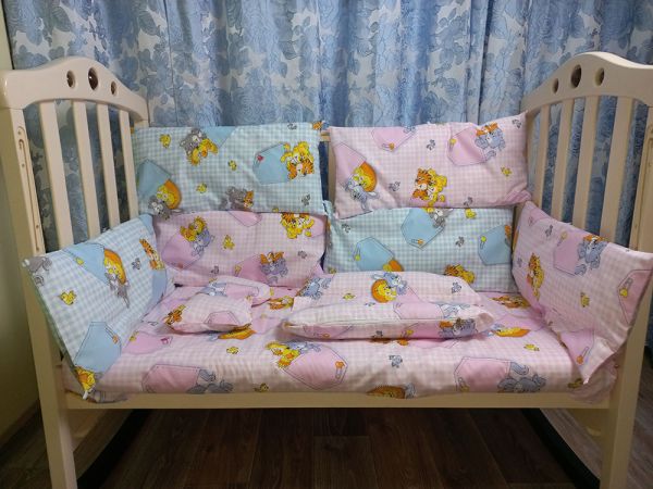 Постельный комплект в детскую кроватку - "Зверюшки на розовом + голубом фоне" комби.