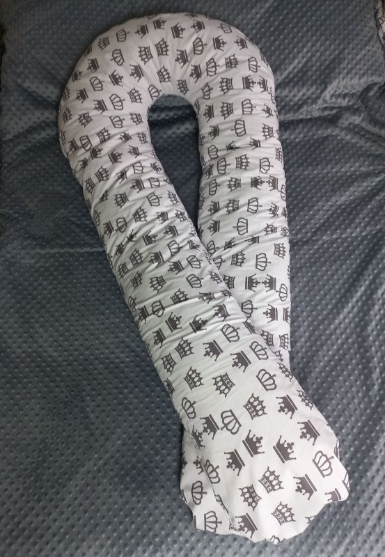 Подушка для комфортного сну кожної людини та вагітних жінок "Корони на білому фоні"