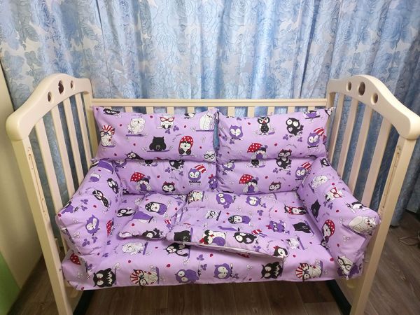 Постельный комплект в детской кроватке - "Совы на сиреневом фоне".