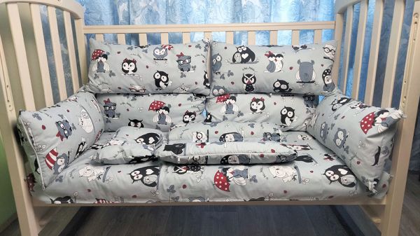 Постельный комплект в детской кроватке - "Совы на сером фоне"